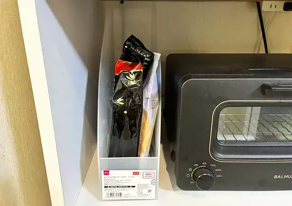 キッチンの『かさばるもの』はこれで解決　100均の『ファイルスタンド』の思わぬ活用法とは