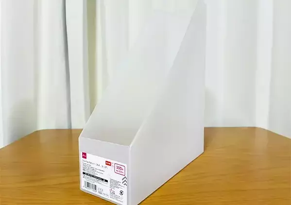 キッチンの『かさばるもの』はこれで解決　100均の『ファイルスタンド』の思わぬ活用法とは