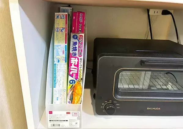 キッチンの『かさばるもの』はこれで解決　100均の『ファイルスタンド』の思わぬ活用法とは