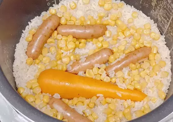 炊飯前に『ドーンと丸ごと』入れるだけ！　包丁いらずで「夏休みの救世主」「子供が喜んだ」