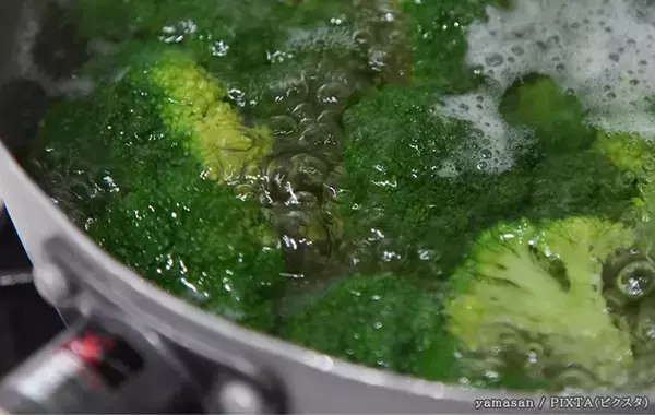 ブロッコリーは水から？お湯から？　栄養を逃しにくいゆで方がこちら