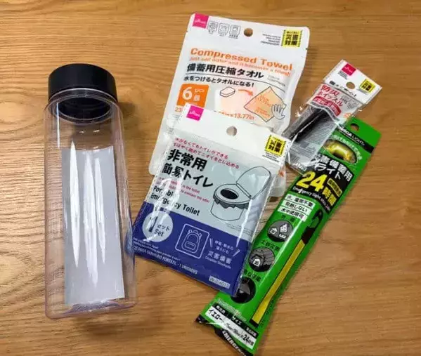 持ち歩ける『防災グッズ』が目からウロコ！　100均ボトルに詰めた4アイテムが…？