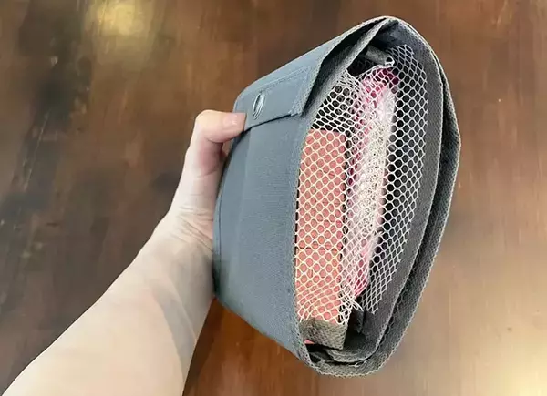 パタパタ畳んでバッグに入れて！　110円の収納アイテムを旅行で使ってみると「取り出しやすい」「身支度が快適に」