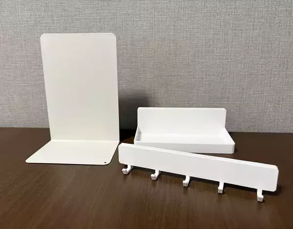 家で余っていたブックエンド　じゃない使い方に「玄関がスッキリ」「雰囲気を邪魔しない」