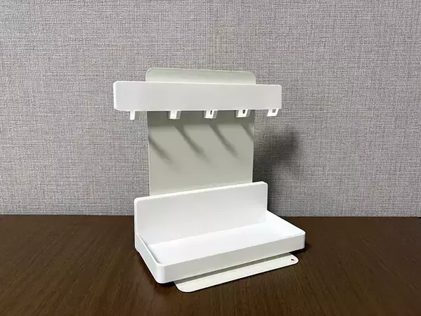 家で余っていたブックエンド　じゃない使い方に「玄関がスッキリ」「雰囲気を邪魔しない」