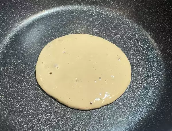 ホットケーキミックスにコーヒーをたっぷり注ぐ　フライパンで焼いてみたら…