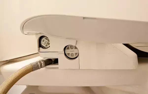 「トイレから水漏れしてる…」　すぐにやるべき対処法を、水道修理のプロに聞いた