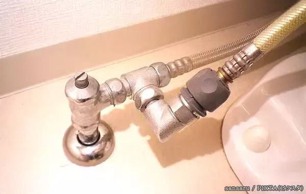 「トイレから水漏れしてる…」　すぐにやるべき対処法を、水道修理のプロに聞いた