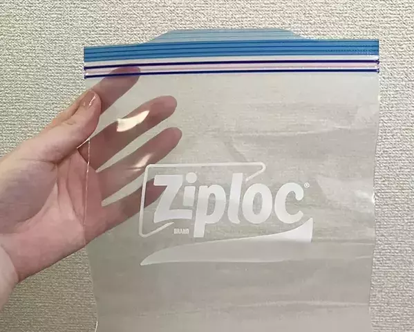 アイスがカチコチに固まらない裏ワザ？　『ジッパー袋に入れて保存』を検証