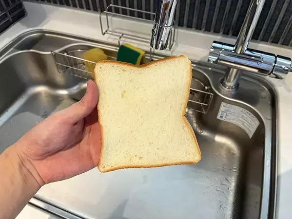 食パンが水だけでおいしくなる　焼く前の『1秒の工夫』がこちら