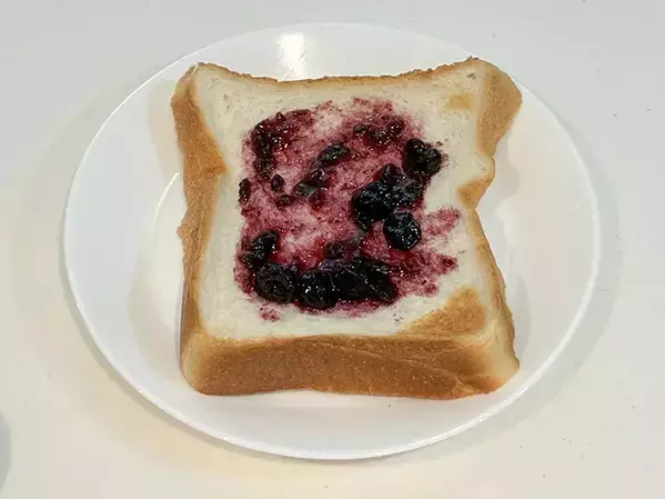 食パンが水だけでおいしくなる　焼く前の『1秒の工夫』がこちら