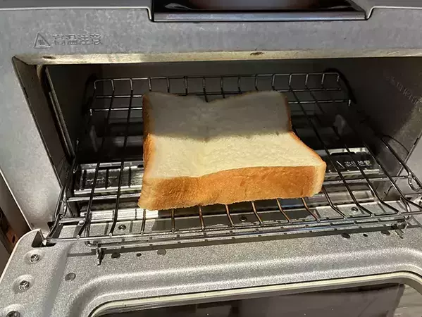 食パンが水だけでおいしくなる　焼く前の『1秒の工夫』がこちら