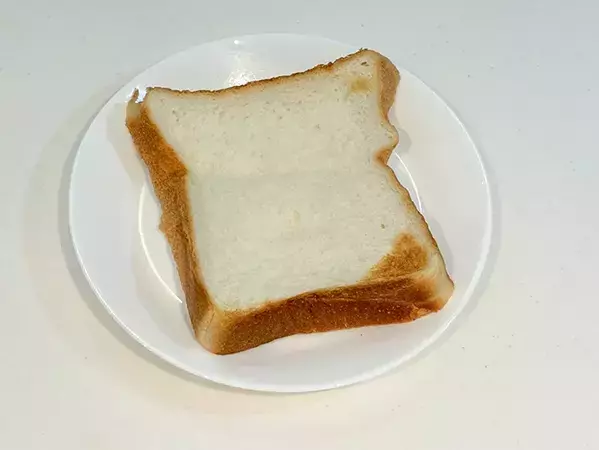 食パンが水だけでおいしくなる　焼く前の『1秒の工夫』がこちら