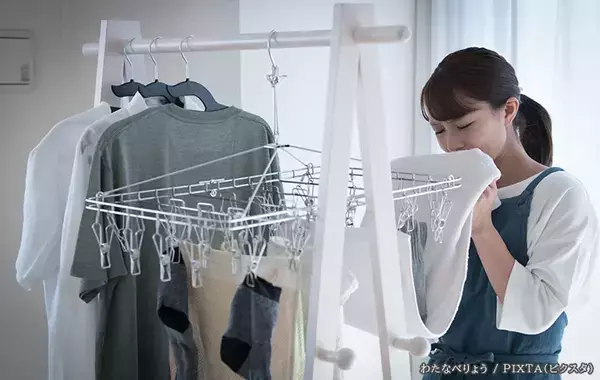 洗濯物、生乾きのニオイはなぜ起きる？　服のプロに聞いた『正しい対策』