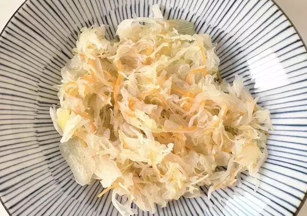 カット野菜をサッとゆでて…　材料２つであっという間に完成する一皿