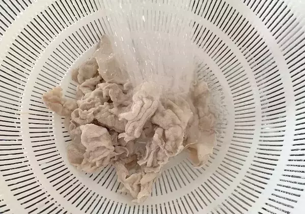 カット野菜をサッとゆでて…　材料２つであっという間に完成する一皿