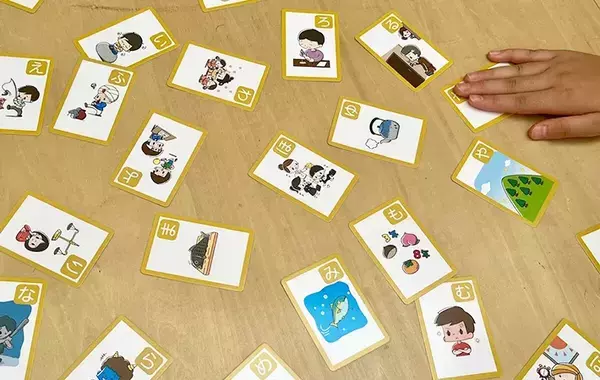 『ダイソー』のかるた　夏休み中の息子とやってみた「おうち時間の救世主」