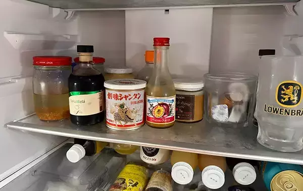 冷蔵庫が食材でいっぱい　コの字型のディスプレイスタンドを2つ入れた変化に驚き！