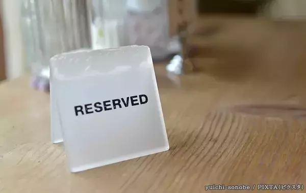 フードコートの席取り、何を置く？　弁護士がすすめる『置くならこれ』