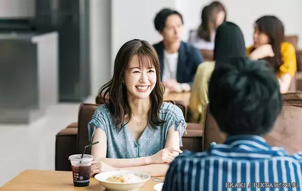 フードコートの席取り、何を置く？　弁護士がすすめる『置くならこれ』
