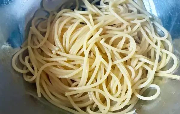 ゆでたてのパスタに『小さじ２杯』と… 和風パスタに家族が「一瞬で完食」