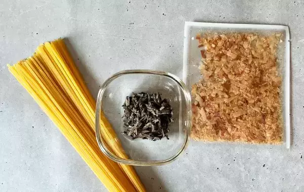 ゆでたてのパスタに『小さじ２杯』と… 和風パスタに家族が「一瞬で完食」