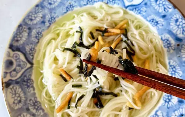 そうめんに『1袋』かけるだけ　めんつゆいらずの一皿に「手軽でおいしい」