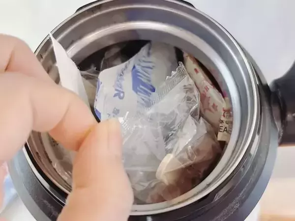 水筒に『保冷剤』とアイスを入れて放置　5時間後の結果に「これはすごい」