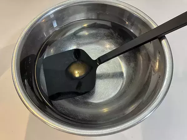 酢と重曹を『大さじ1杯』入れて1時間　シリコンの汚れが簡単に落ちる方法