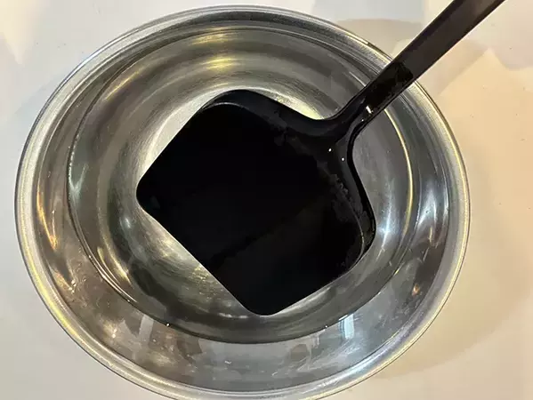 酢と重曹を『大さじ1杯』入れて1時間　シリコンの汚れが簡単に落ちる方法