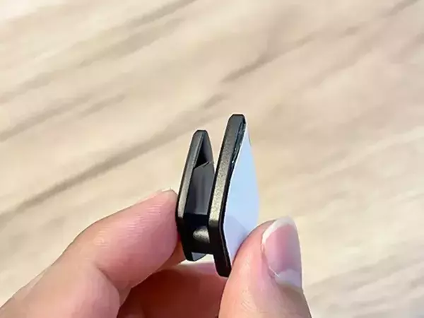 玄関に『110円の車用品』を貼るだけ！　ダイソー商品の「じゃない使い方」で家中スッキリ
