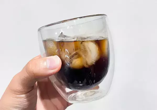 ペットボトルのコーヒー、そのまま飲むの待って！　『ひとつまみ』のちょい足しに「夏にぴったり」「クセになる」