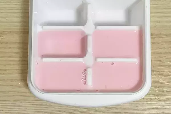 牛乳に『20ml』入れてみて　製氷皿に注いで4時間、絶品アイスに