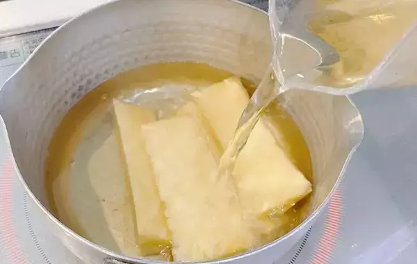 パイナップルの『芯』の思わぬ活用法　リンゴジュースで煮るだけで「本格トロピカル」「夏にぴったり！」