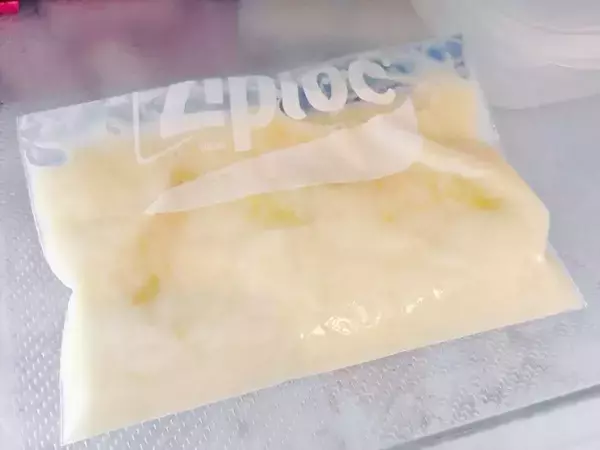 お盆で余った『果物』を消費！　ジッパー袋に入れて揉むだけで「ぜいたくオヤツの完成」