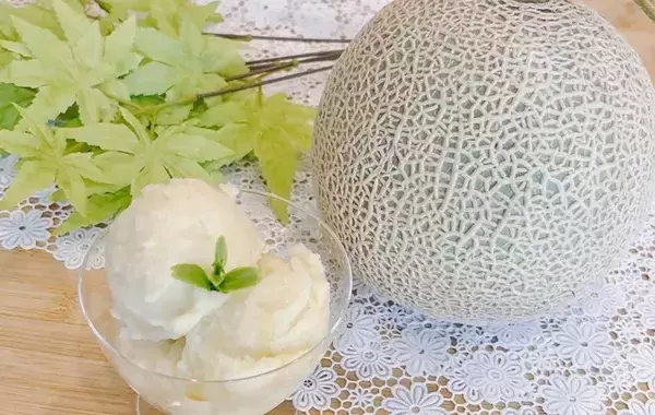 お盆で余った『果物』を消費！　ジッパー袋に入れて揉むだけで「ぜいたくオヤツの完成」