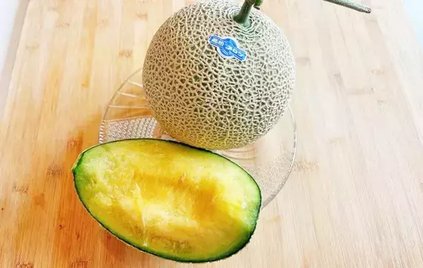 お盆で余った『果物』を消費！　ジッパー袋に入れて揉むだけで「ぜいたくオヤツの完成」