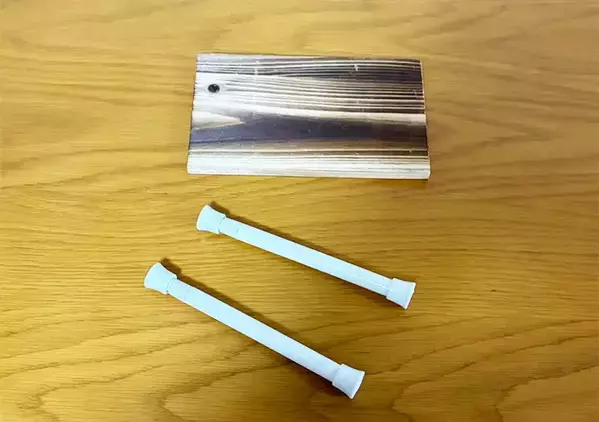 便器横の『デッドスペース』を有効活用！　5分でミニ棚を作る収納術に「座布団3枚！」
