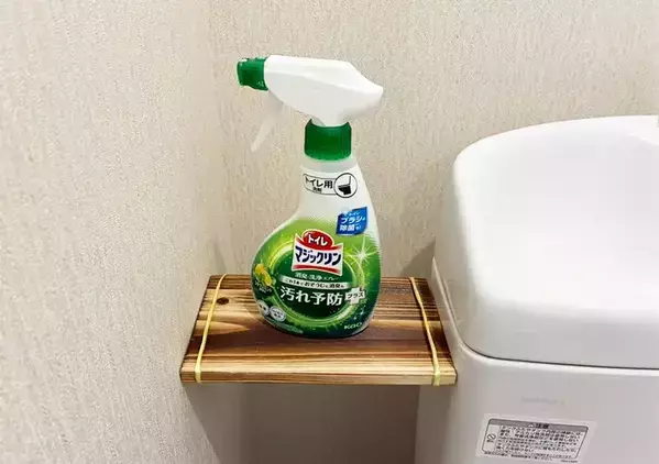 便器横の『デッドスペース』を有効活用！　5分でミニ棚を作る収納術に「座布団3枚！」