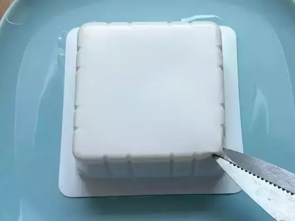 豆腐パックの『角』をチョキッ！　取り出し方の裏技が目からウロコ