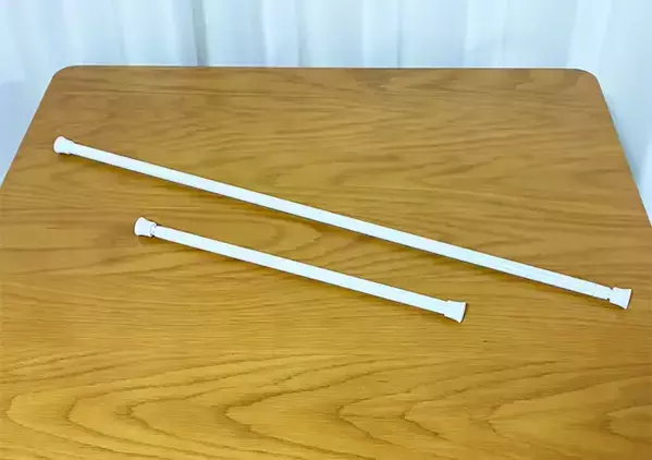 玄関の『不便さ』はつっぱり棒で解消！　快適さが変わる簡単な裏ワザを「試して感動した」