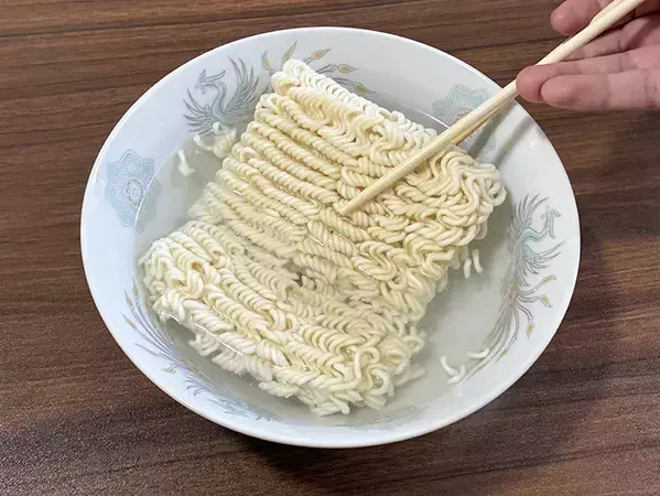 袋麺を水だけで『30分調理』　災害時に役立つ便利な方法が、タメになる