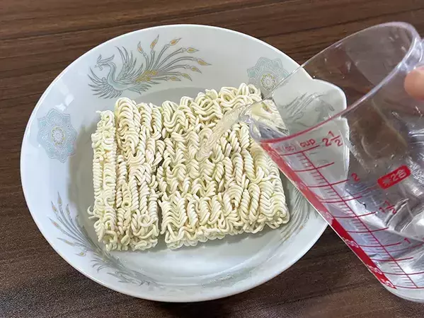袋麺を水だけで『30分調理』　災害時に役立つ便利な方法が、タメになる