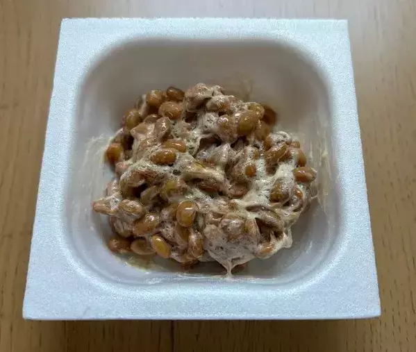 納豆のタレ、入れるのは混ぜる前と後どっち？　実は劇的においしくなるのは…