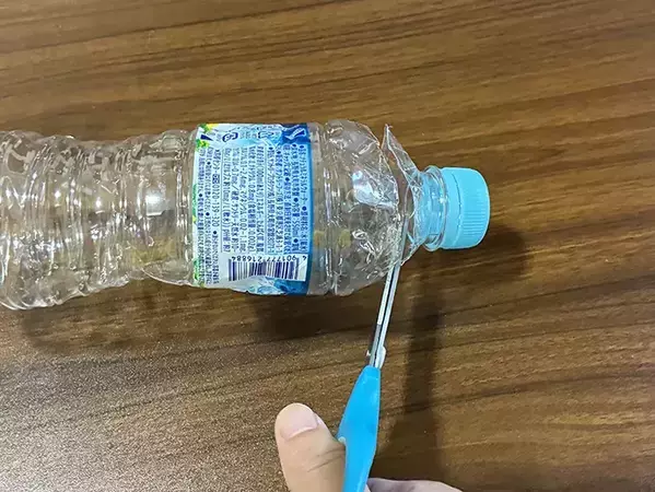 ペットボトルを『3cm』切るだけ！　調味料保存に便利な再利用法が「簡単」