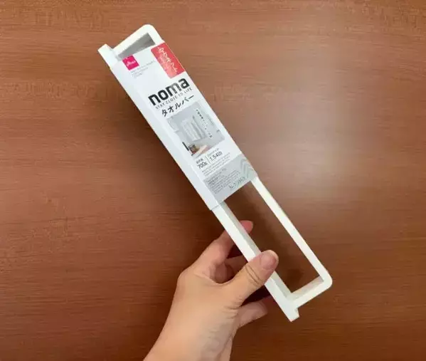 耐荷重500gの『タオルバー』を浴室の天井にペタッ　掛けたものが…？