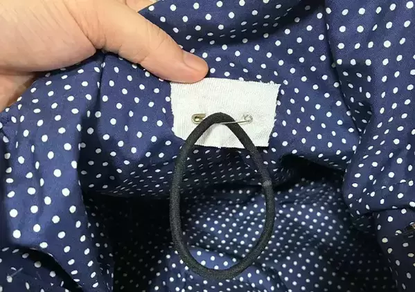 ヘアゴムに安全ピンを通すと…　バッグの中身がスッキリ片づく収納術に「やってよかった」