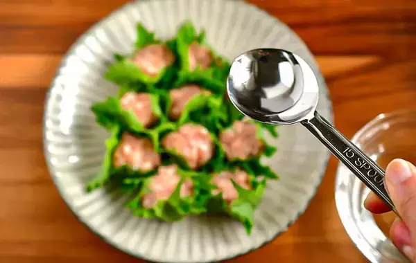 豚ひき肉を包んだのは？　管理栄養士のアイデアおかずに「さっぱりしてヘルシー」