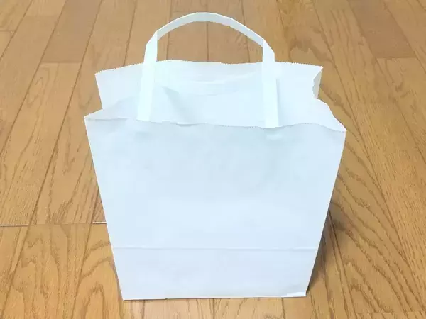 もらった紙袋、引き出しにしまうの待った！　浮かせる収納に変えた方法がこちら【再利用テク4選】