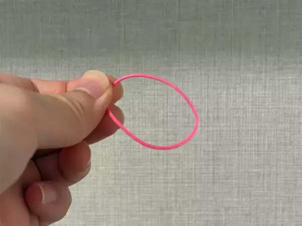物干し竿に輪ゴムを『1本』巻くと？　洗濯物を干す時の『プチストレス』を解消してくれた！